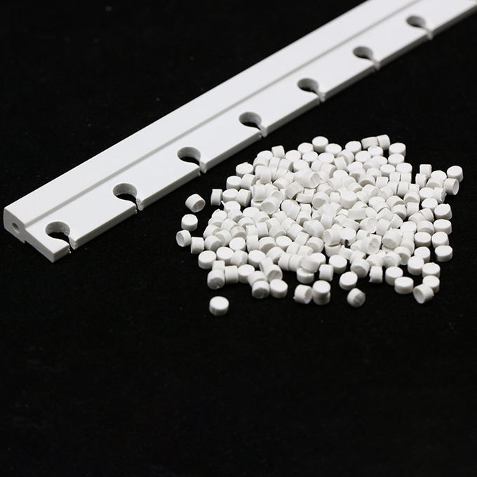 Hồ sơ đùn viên nhựa PVC cứng 1,6g / Cm3 1