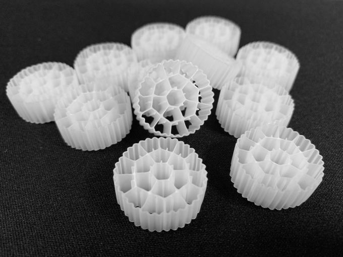 Y4 HDPE Kaldnes K3 MBBR Phương tiện lọc Phương tiện Hồ cá Hồ cá 1