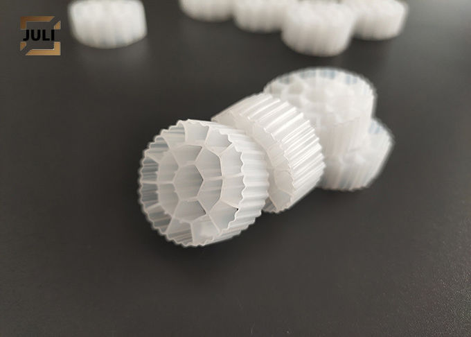 Màu trắng Chất liệu HDPE nguyên sinh K1 Phương tiện lọc MBBR Diện tích bề mặt lớn 1